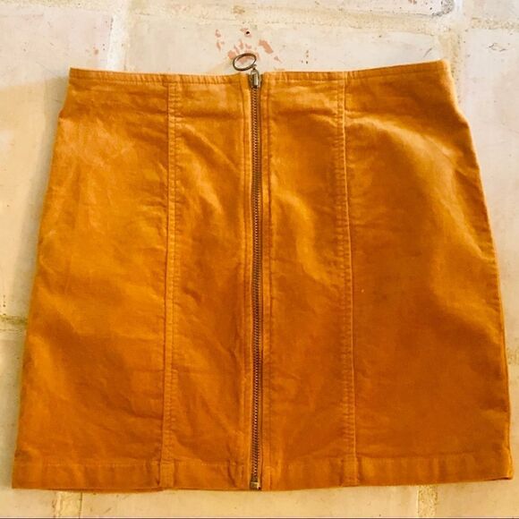 5 for $20. Forever 21 mini skirt - Picture 1 of 5
